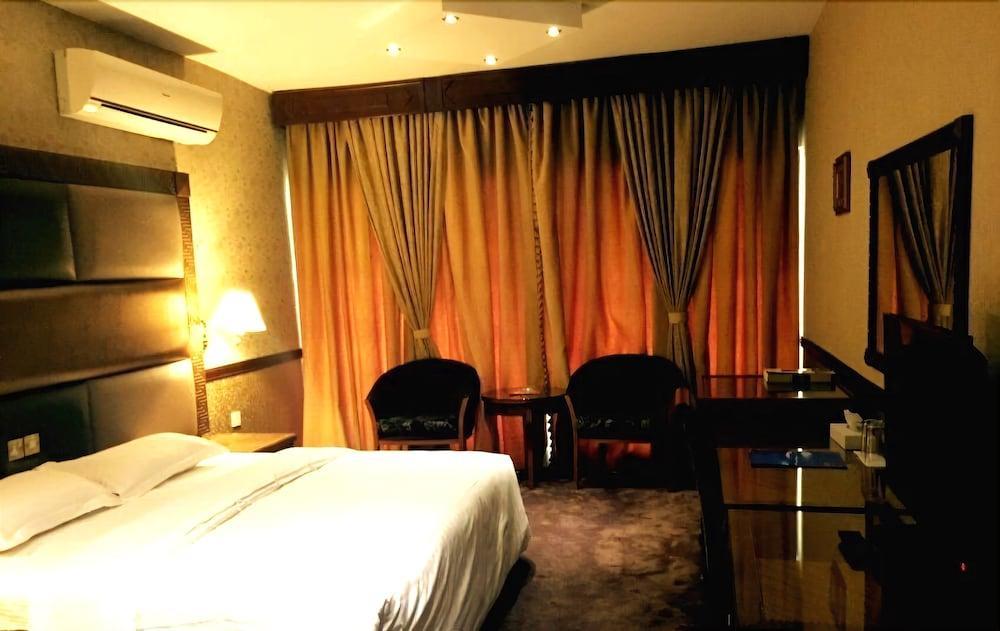 Abjad Crown Hotel Dubai Exterior foto